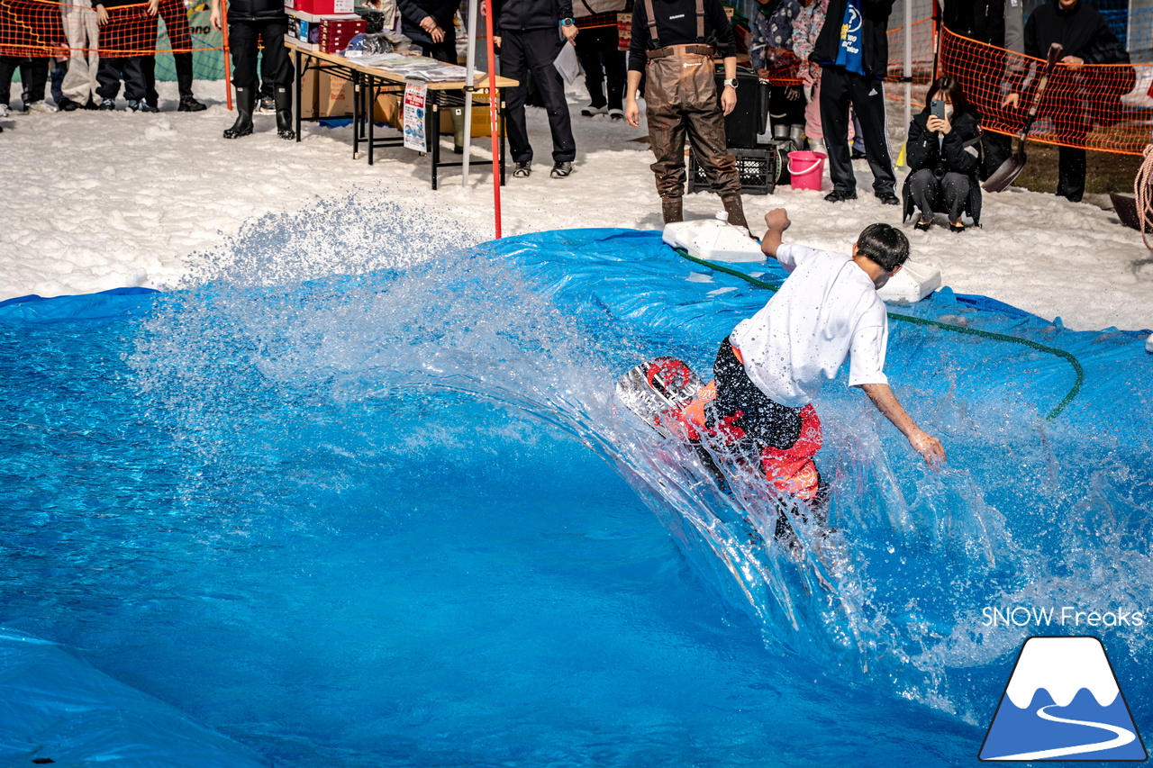 富良野スキー場｜いよいよインターナショナルなイベントに？！春シーズン恒例『第13回 Pond Skimming 池渡り』開催～♪